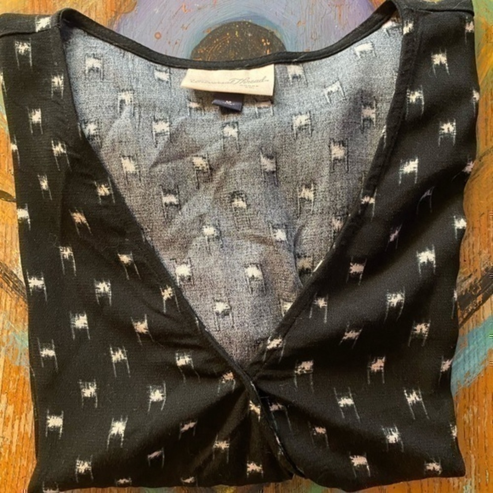 Really cute Universal Thread Goods Co. crop top size Medium in black